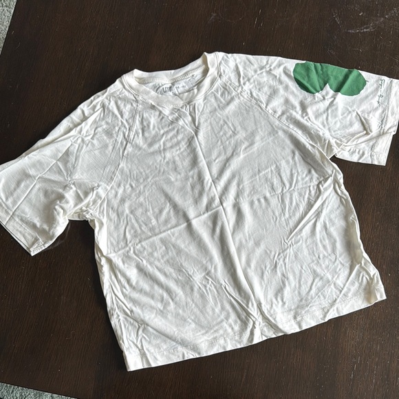 Uniqlo Tops - Uniqlo White and Green Crop Top Casual Style